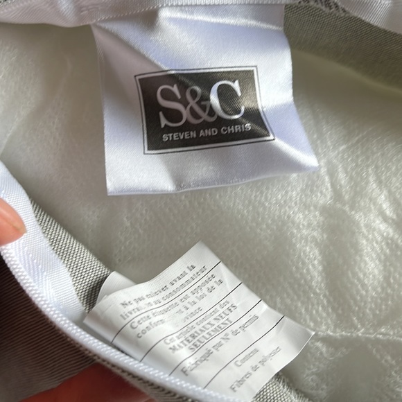 Decorative square pillow - Picture 3 of 4